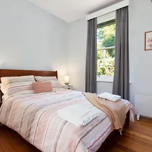 Warwick St Retreat! 3 Bedroom House With Parking Hobart